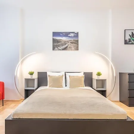 Large And Comfy Apartment Budapest
