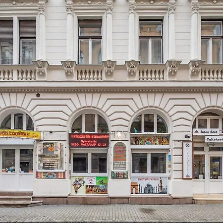 Апартаменты Large And Comfy