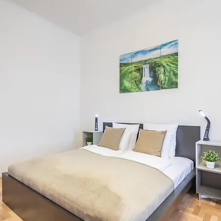 Large And Comfy Апартаменты