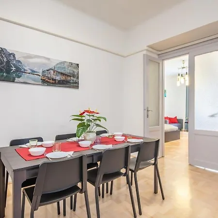 Апартаменты Large And Comfy *