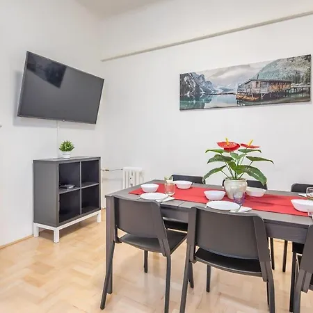 Апартаменты Large And Comfy