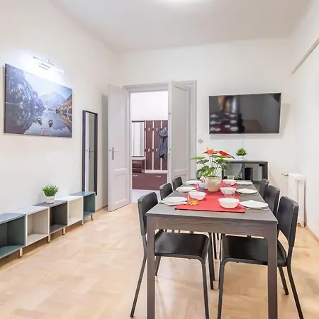 Large And Comfy Апартаменты